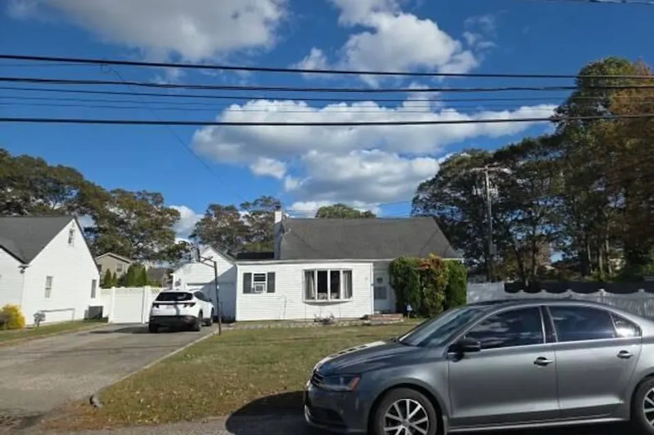 73 Gladstone Avenue West Islip, NY 11795, Suffolk County