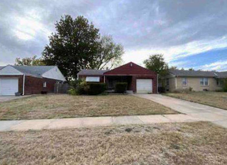2011 S Parkwood Ln, Wichita, KS, 67218, USA