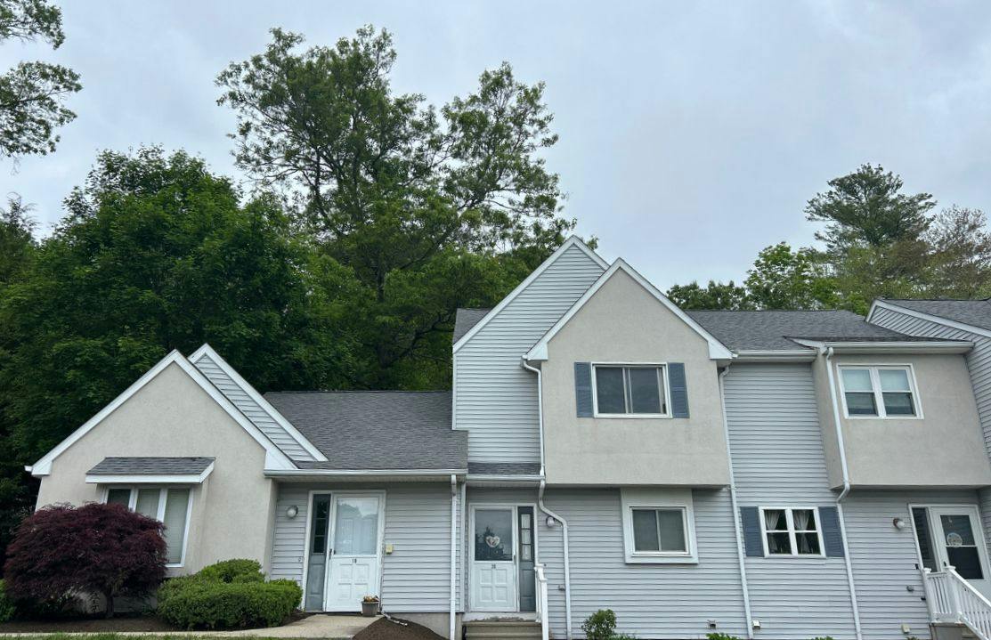Knollwoods Ln, Putnam, CT 06260