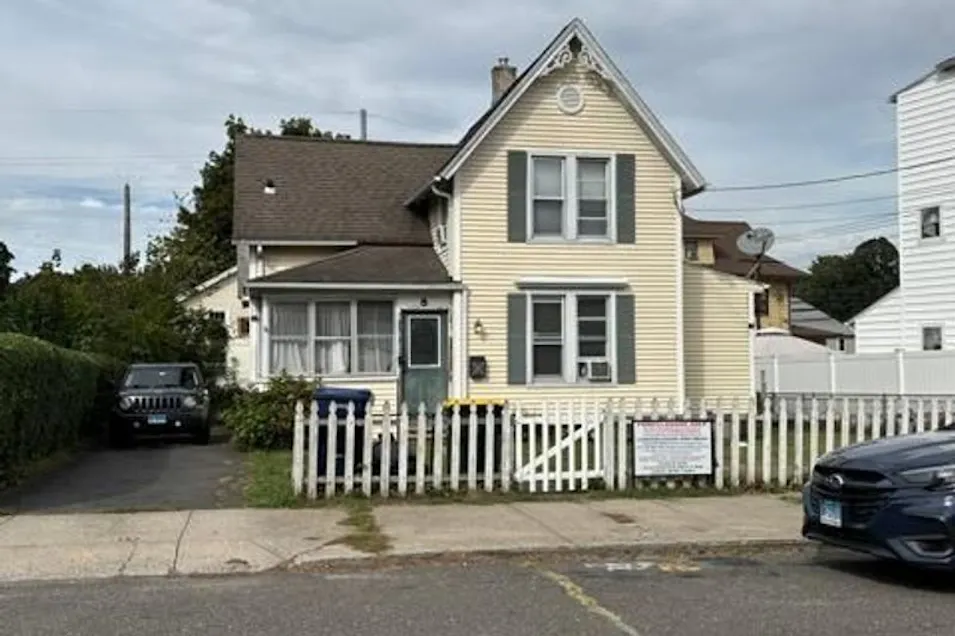 8 Nichols Street Ansonia, CT 06401, New Haven County