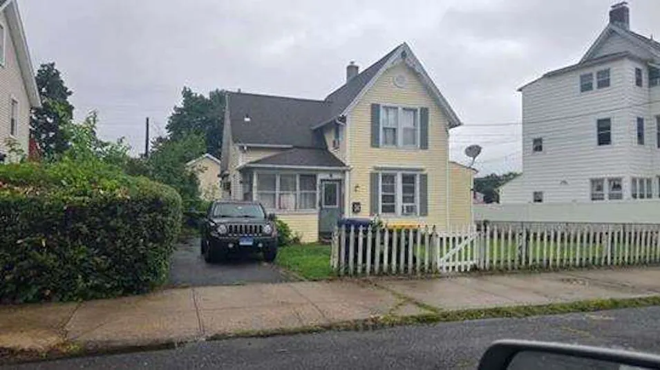 8 Nichols St Ansonia, CT 06401, New Haven County