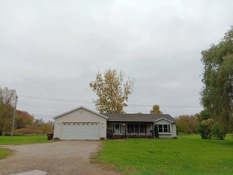 6148 W Beard Rd Perry, MI 48872-9145, Shiawassee County