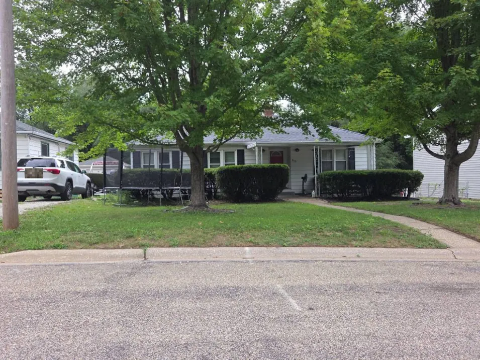 812 N Fernwood Cir Peoria, IL 61604, Peoria County