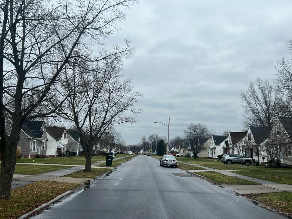Fern Dr, Willowick, OH 44095