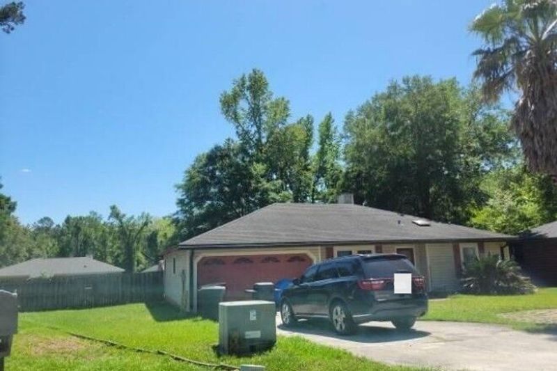 9010 Berens St photo 3