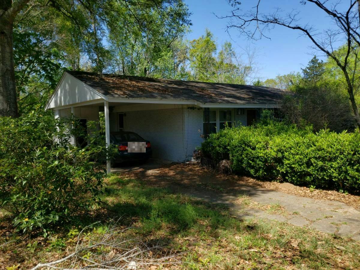 Ivan Dr, Tallahassee, FL 32303