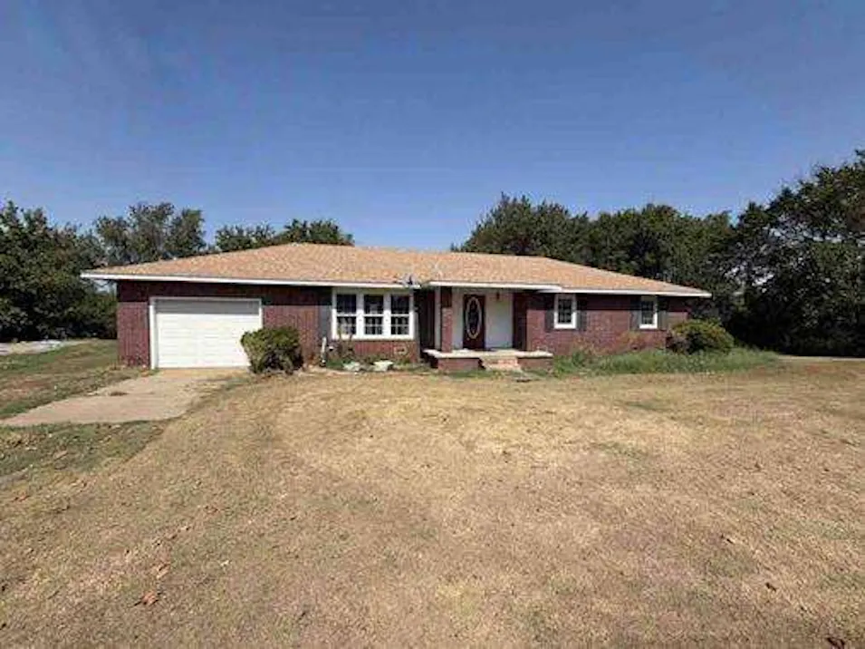 1011 W Park Ave Checotah, OK 74426, McIntosh County