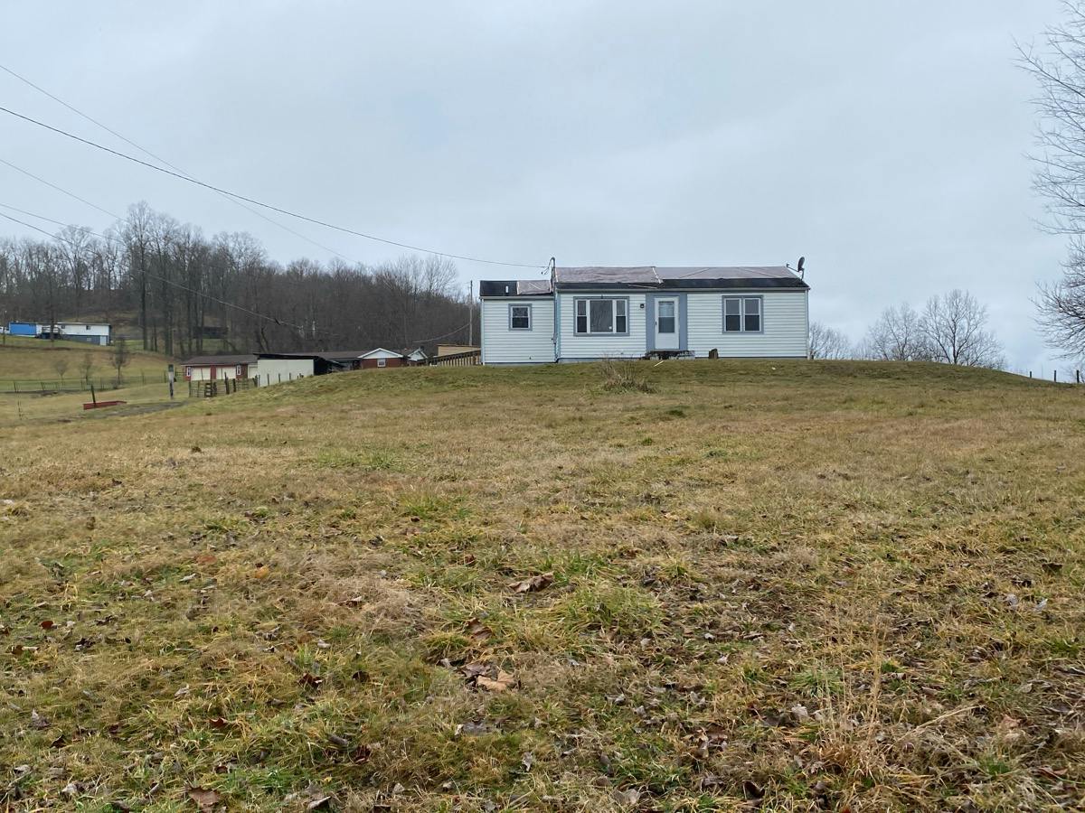 Hickory St, Lower Salem, OH 45745