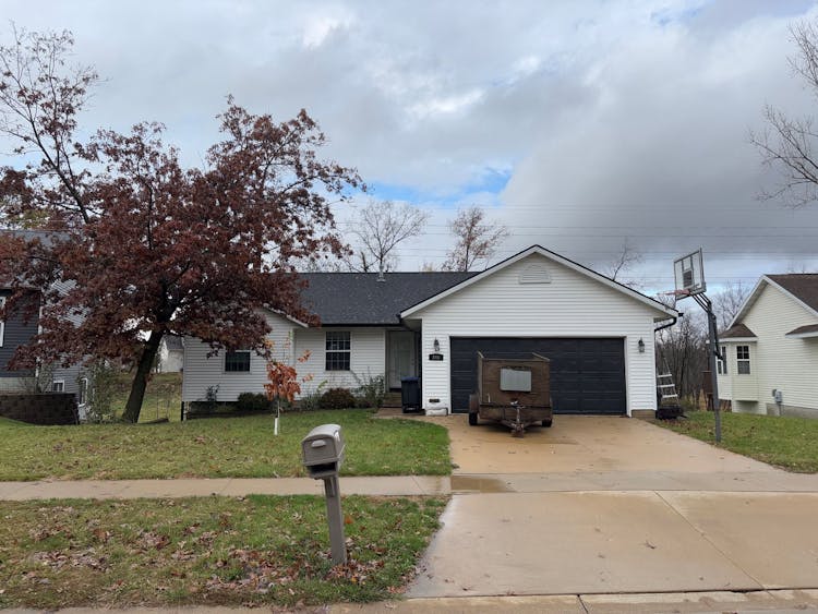 240 Valleyview Dr Marion, IA 52302, Linn County