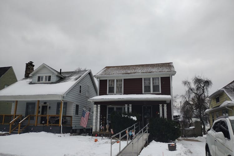 1813 E Fox St South Bend, IN 46613, St. Joseph County