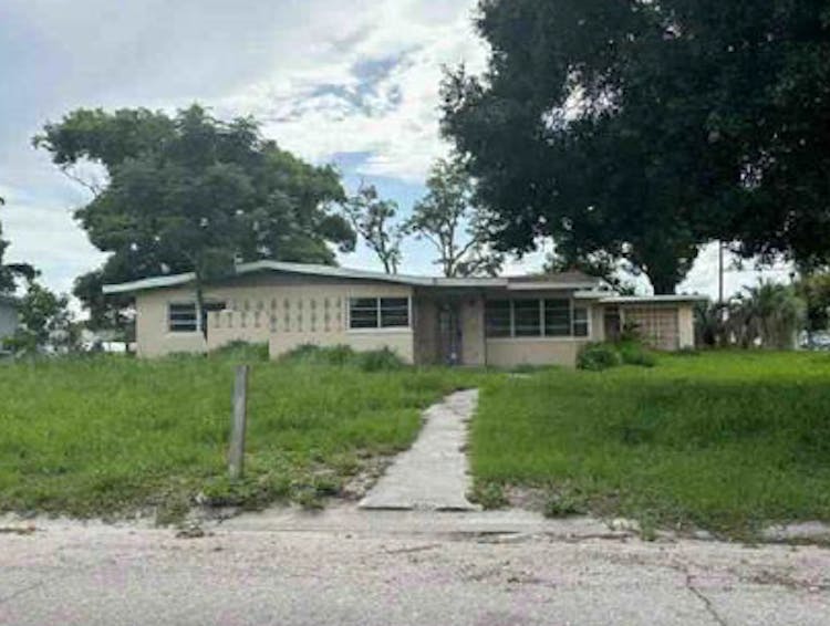 100 High St Winter Haven, FL 33880, Polk County