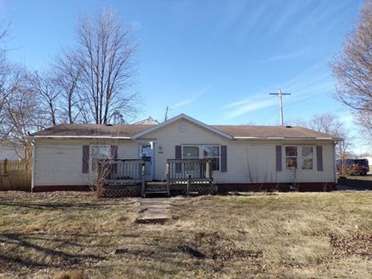 303 S Sherman St Girard, IL 62640, MacOupin County
