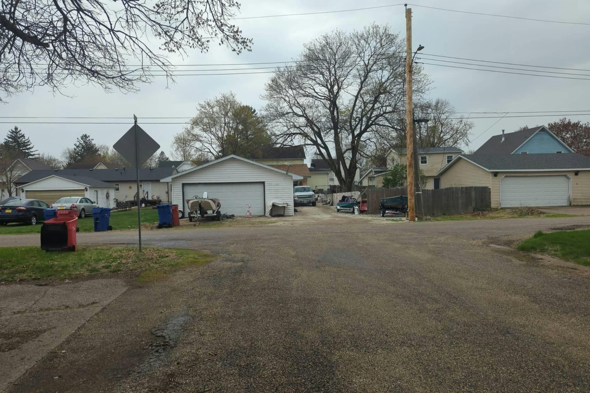 Campus Ct, Elmwood, IL 61529
