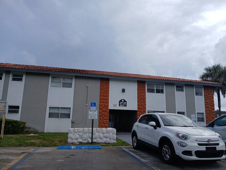1200 SW 52 Ave North Lauderdale, FL 33068, Broward County