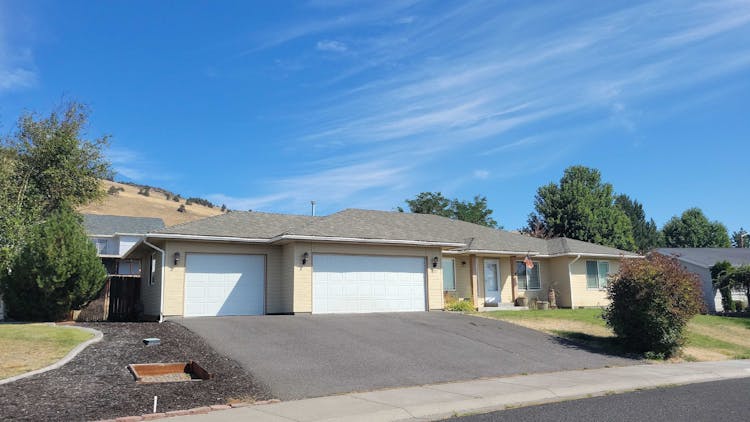 893 Rosemont Court Klamath Falls, OR 97603, Klamath County