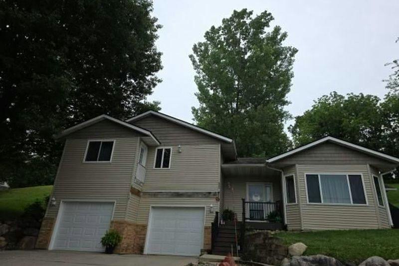 Jenny Ln, Owatonna, MN 55060