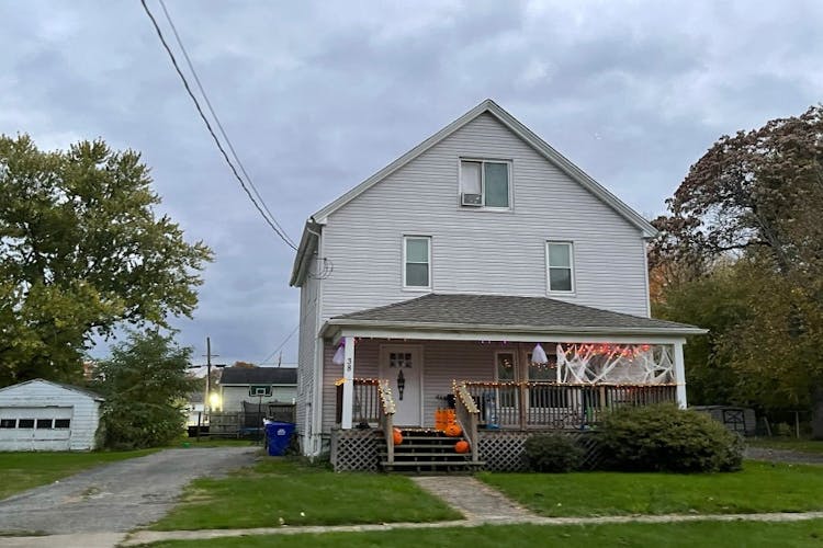 38 Bridge Street New Falls, OH 44444, Trumbull County