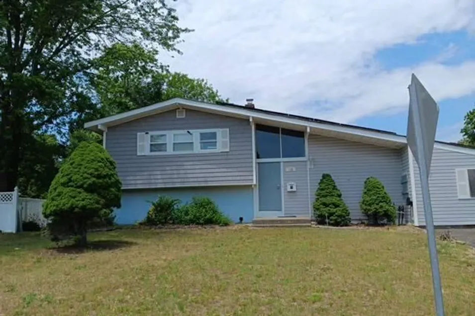 128 W Court Dr Centereach, NY 11720, Suffolk County