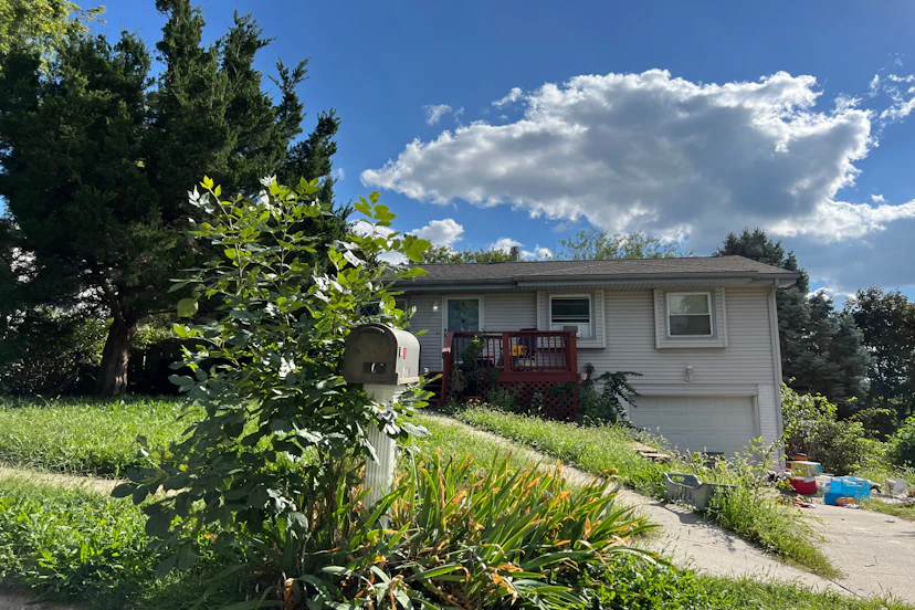 2807 Angie Dr