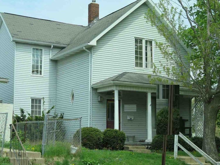 628 W 14th St Davenport, IA 52803, Scott County