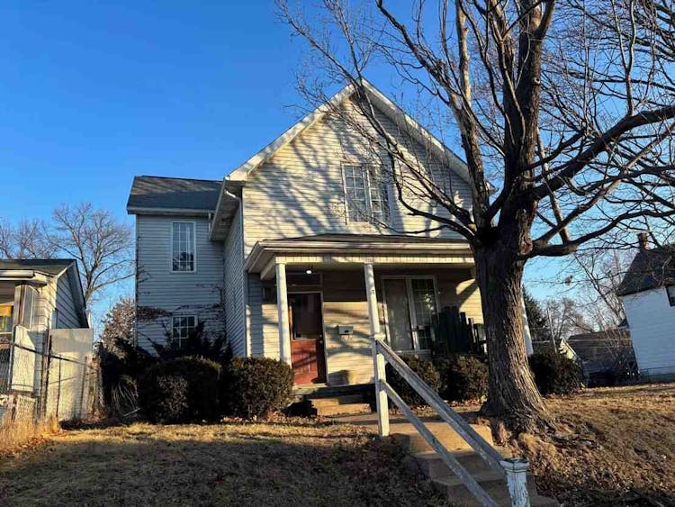 628 W 14th St Davenport, IA 52803, Scott County