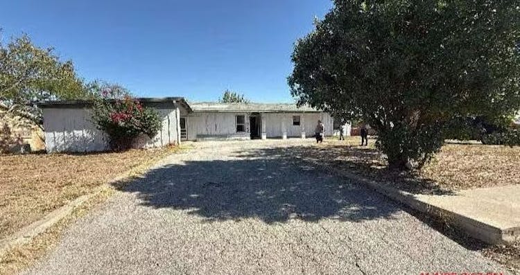 413 S 11th St Carrizo Springs, TX 78834, Dimmit County