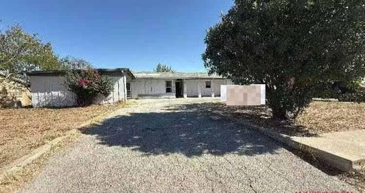 413 S 11th St Carrizo Springs, TX 78834, Dimmit County