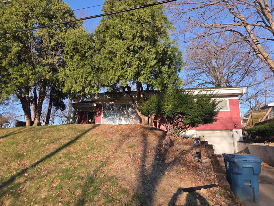 1925 5th St East Moline, IL 61244, Rock Island County