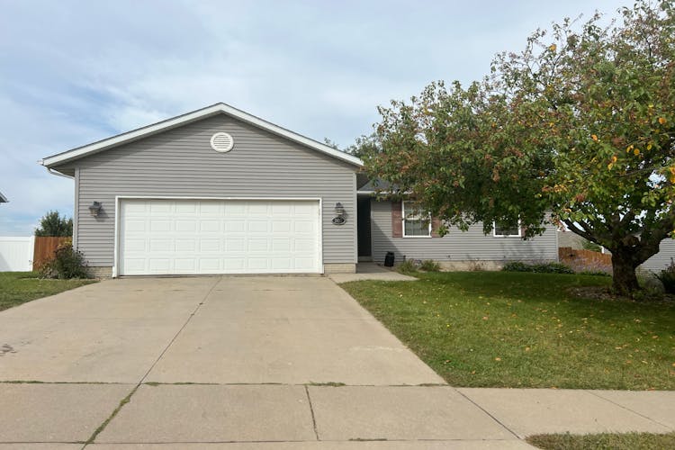 2470 Tamerac Dr Marion, IA 52302, Linn County