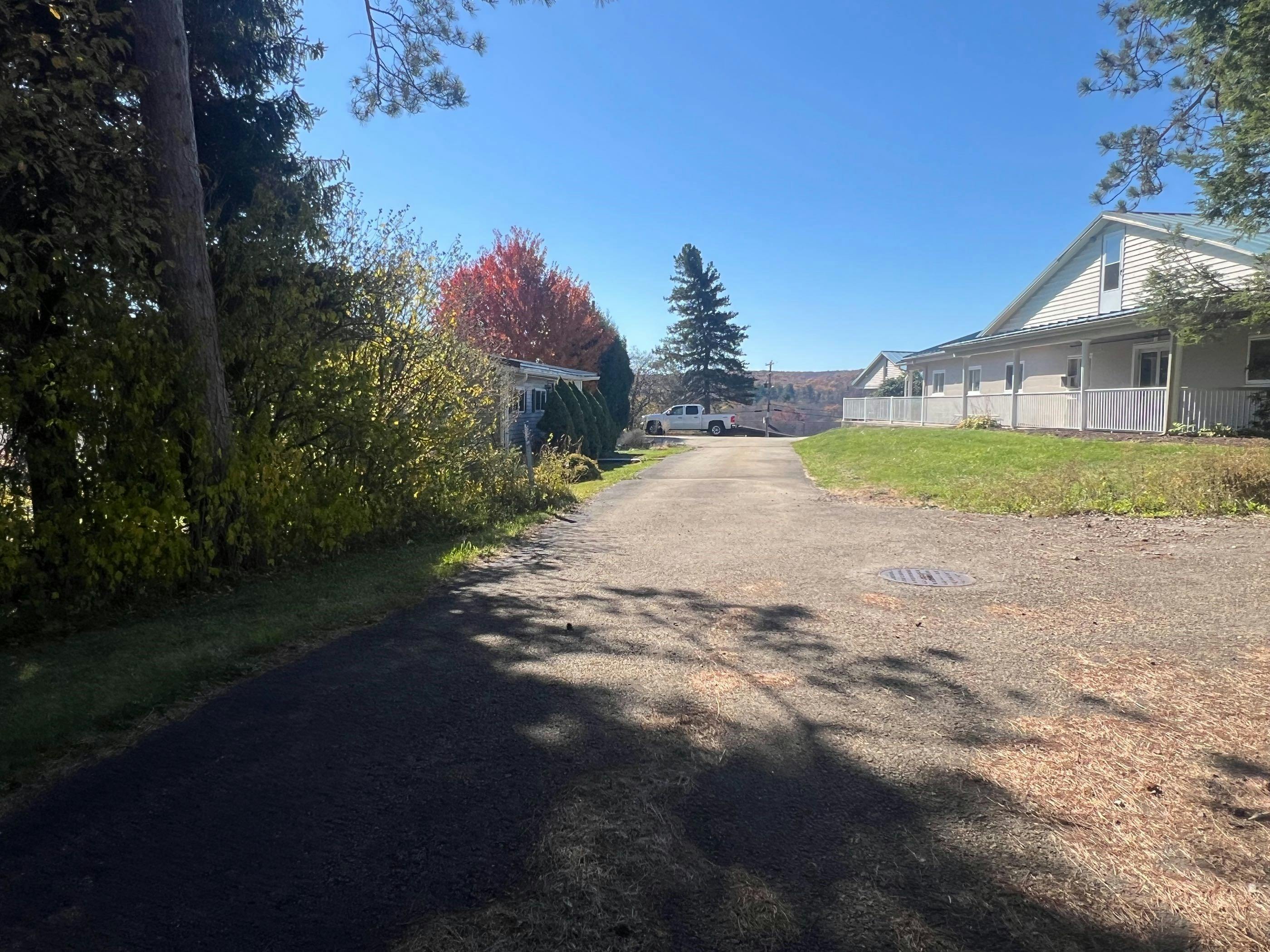 Spear Ln, Markleysburg, PA 15459