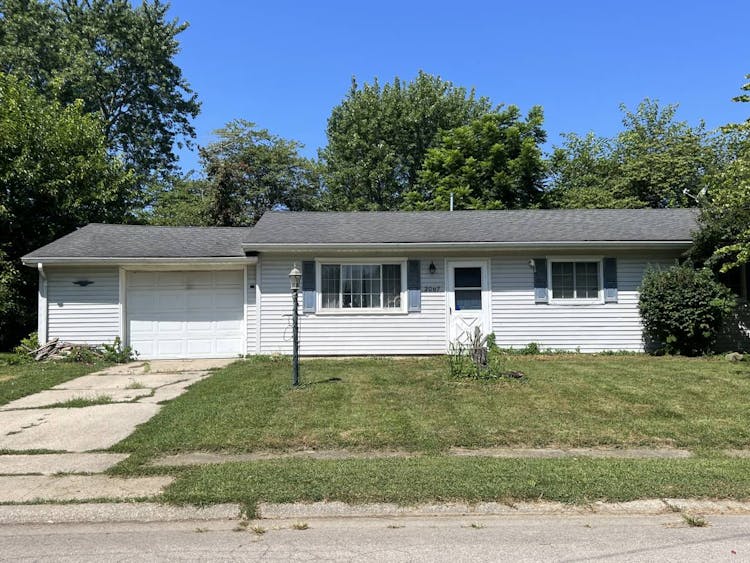 2007 S Victoria Dr Muncie, IN 47302, Delaware County