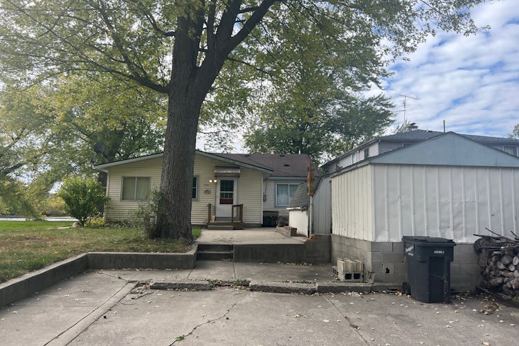 3733 Willow Dr NE Grand Rapids, MI 49525, Kent County