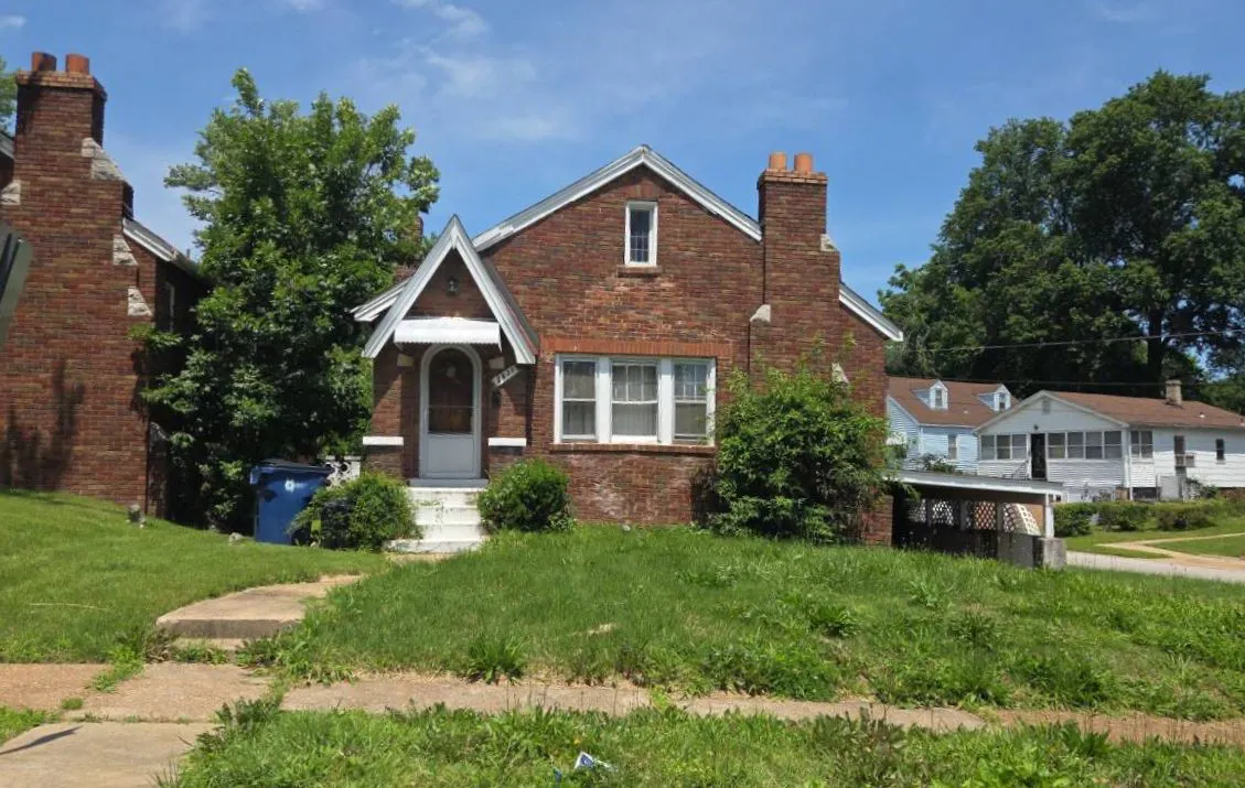 Colonial Ave, Saint Louis, MO 63121