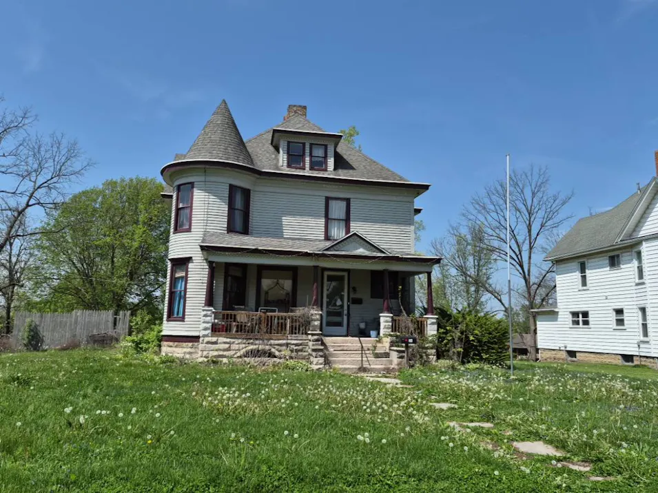 714 N Meridian St Brazil, IN 47834-1646, Clay County