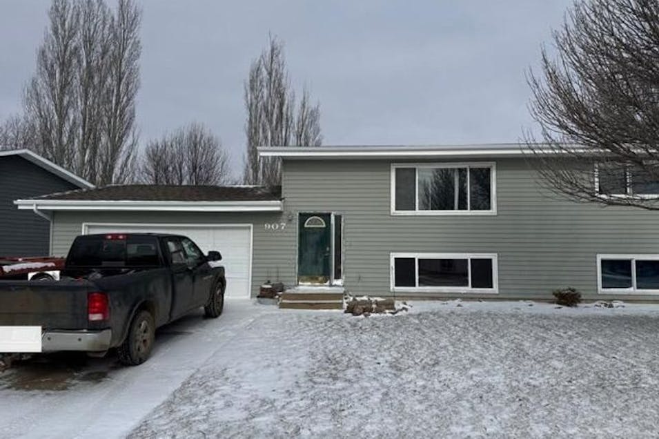 907 8th St E Dickinson, ND 58601, Stark County