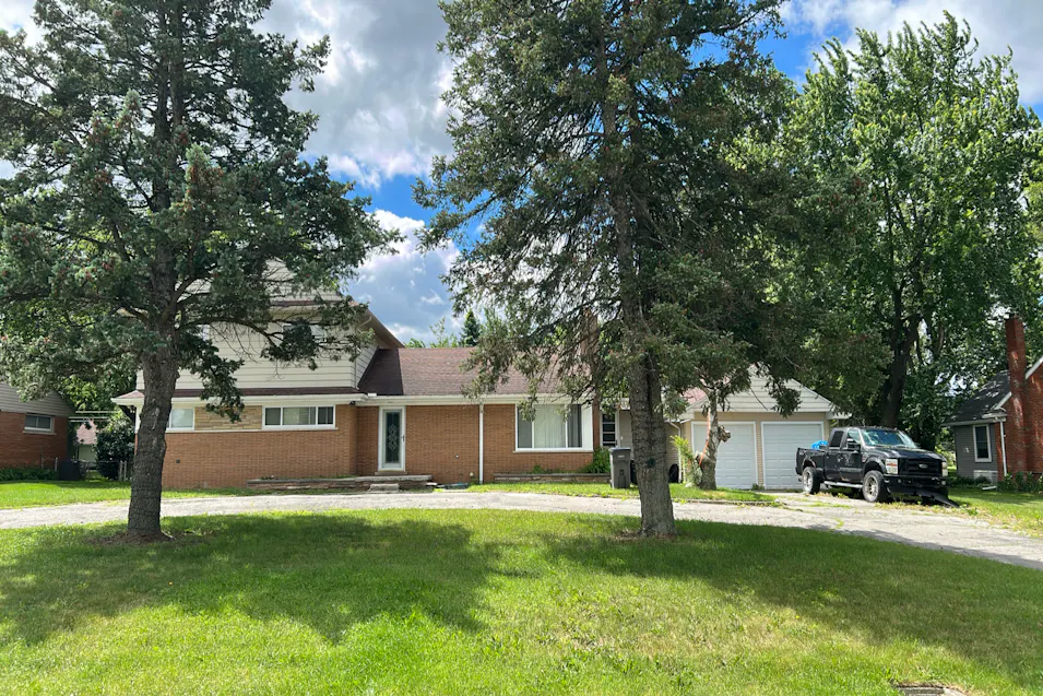 17592 S Nunneley Rd Clinton Township, MI 48035, Macomb County
