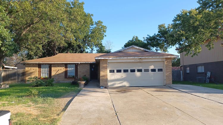 842 Wendy Dr Grand Prairie, TX 75052, Dallas County