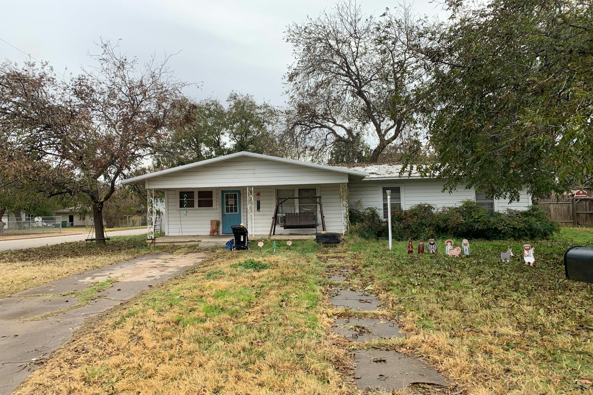 Avenue B , Graham, TX 76450