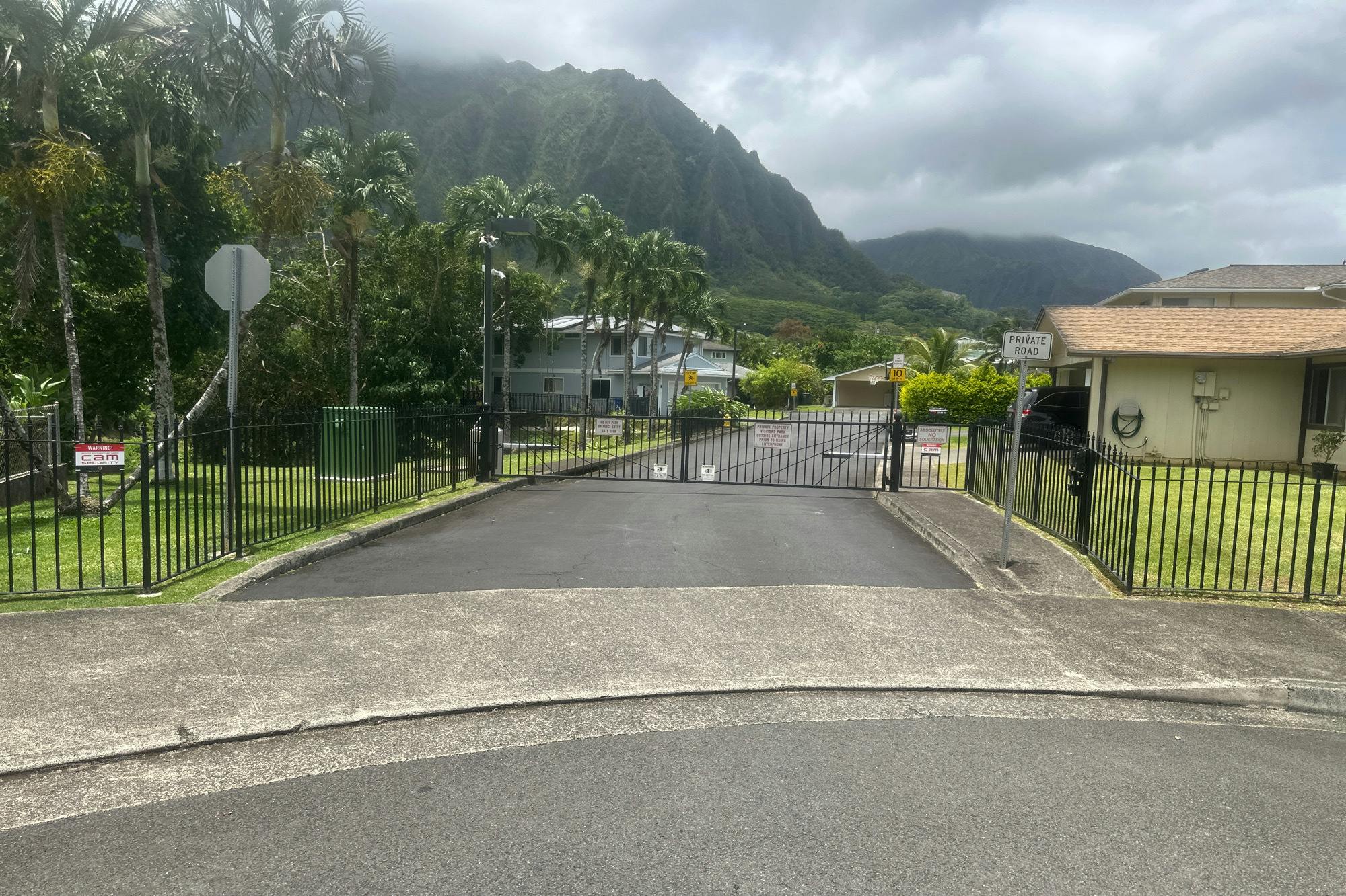 Apuakea St, Kaneohe, HI 96744