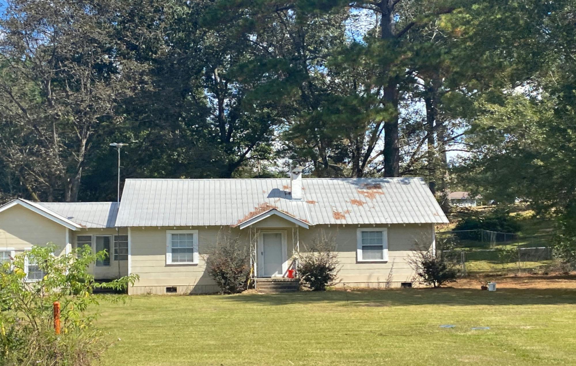 Lakeside Dr, Columbia, MS 39429