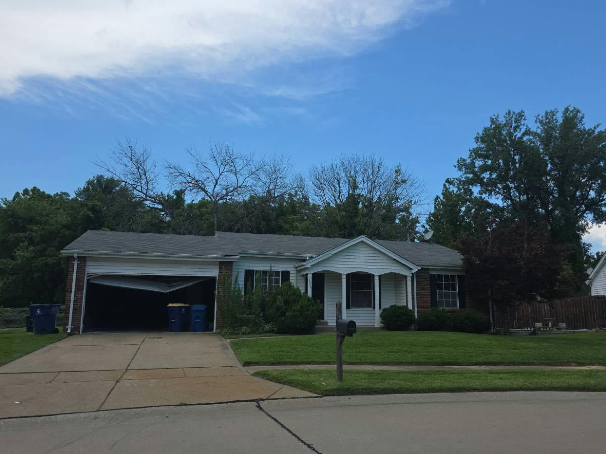 Waterfall Dr, Florissant, MO 63034