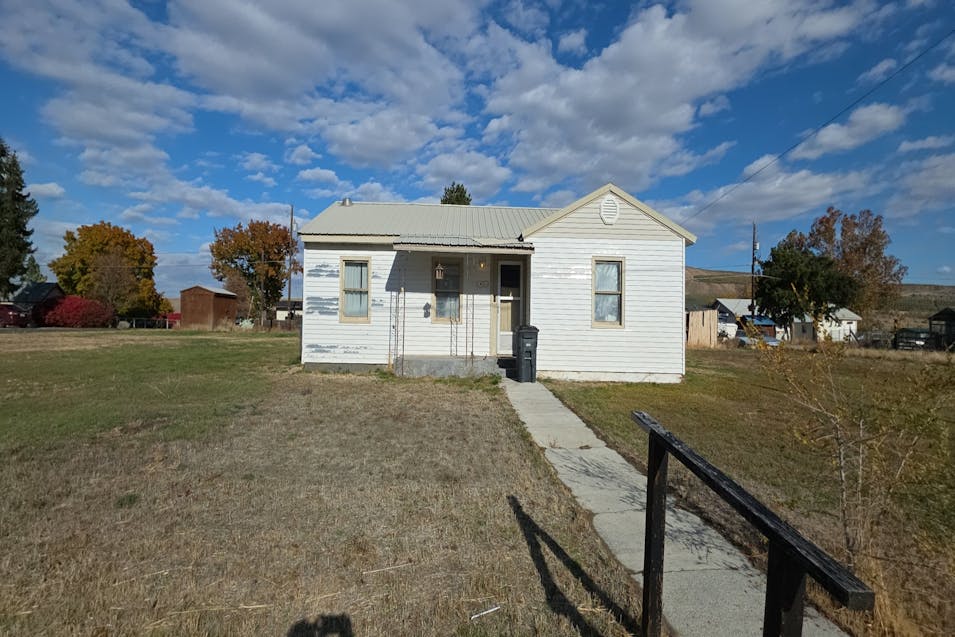 417 Columbia Ave Bridgeport, WA 98813, Douglas County