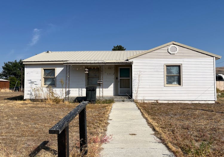 417 Columbia Ave Bridgeport, WA 98813, Douglas County