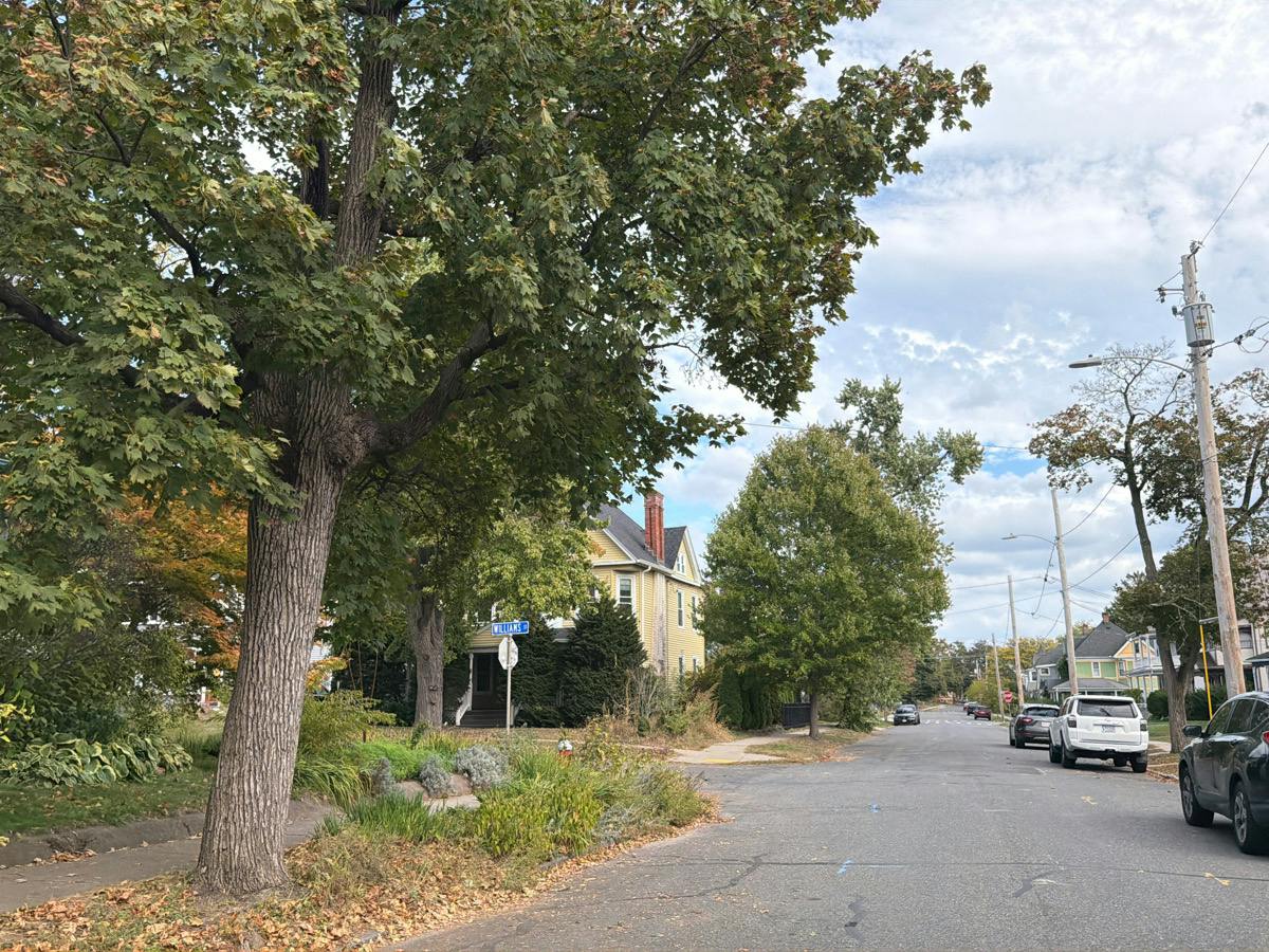 Allyn St, Holyoke, MA 01040