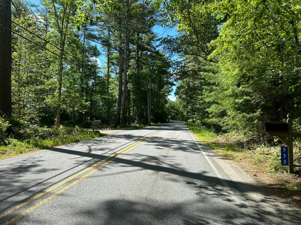 Walnut Plain Rd, Rochester, MA 02770