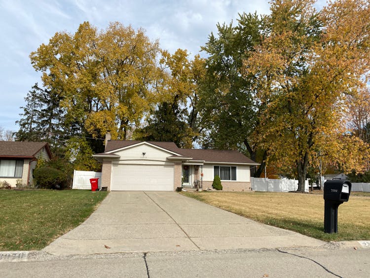 23970 Edinburgh St Southfield, MI 48033, Oakland County