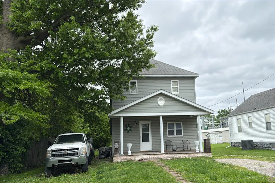321 N. West St. Carlinville, IL 62626, MacOupin County
