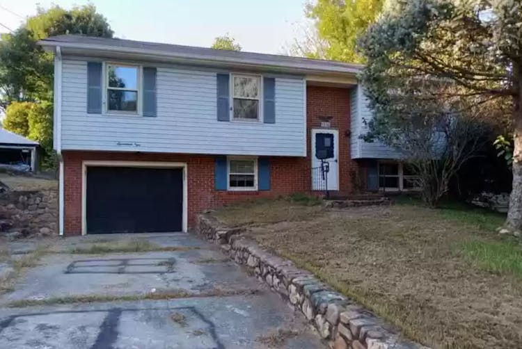 1710 Clinton Ave SE Roanoke, VA, 24013, USA