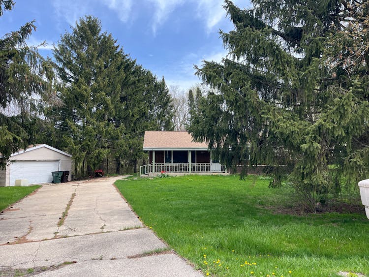 7607 Sylvan Dr Caledonia, WI 53108, Racine County