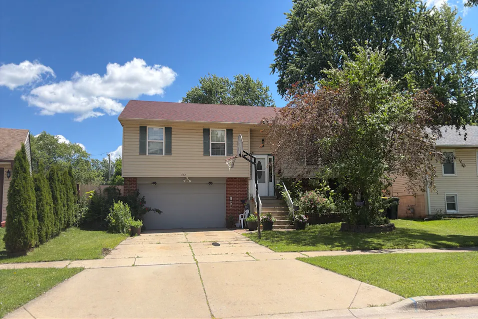 832 Sumac Dr Streamwood, IL 60107, Cook County